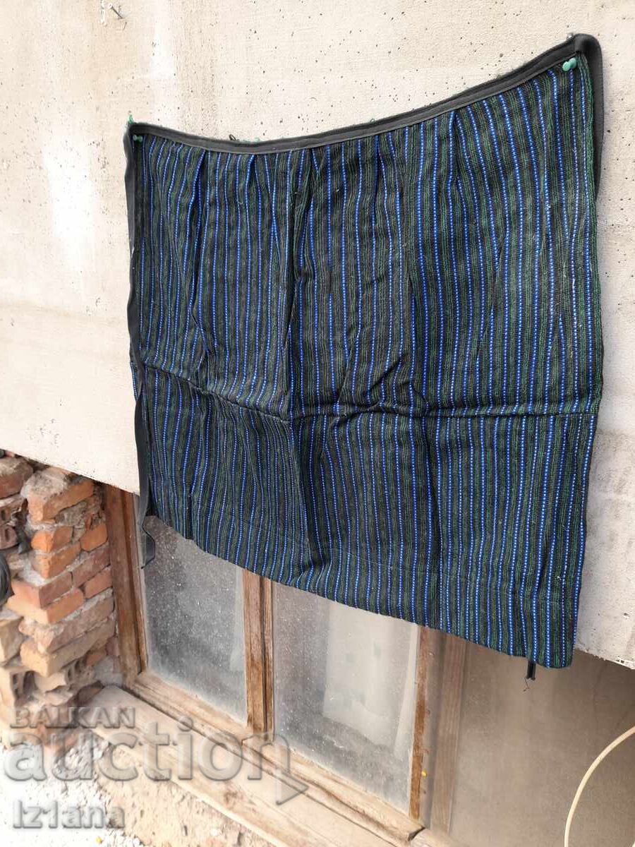 șorț antic cu preț 22.00 BGN | € 11.25 șorț antic cu preț 22.00 BGN | € 11.25