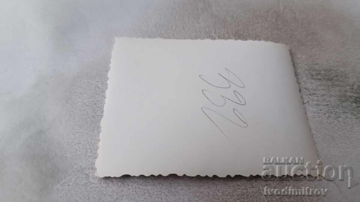 Fotografie Femeie și fetiță în fața Mănăstirii Șipka cu preț 1.65 BGN | € 0.84