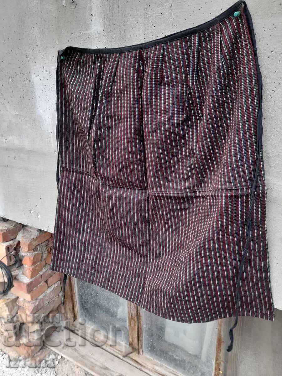 șorț antic cu preț 22.00 BGN | € 11.25 șorț antic cu preț 22.00 BGN | € 11.25