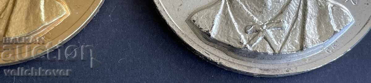 Bŭlgariya 2 πλακέτες Βασίλ Λέβσκι BRTSK avtor Στάβρι Καλίνοφ με τιμή 150.00 BGN | € 76.69 Bŭlgariya 2 πλακέτες Βασίλ Λέβσκι BRTSK avtor Στάβρι Καλίνοφ με τιμή 150.00 BGN | € 76.69