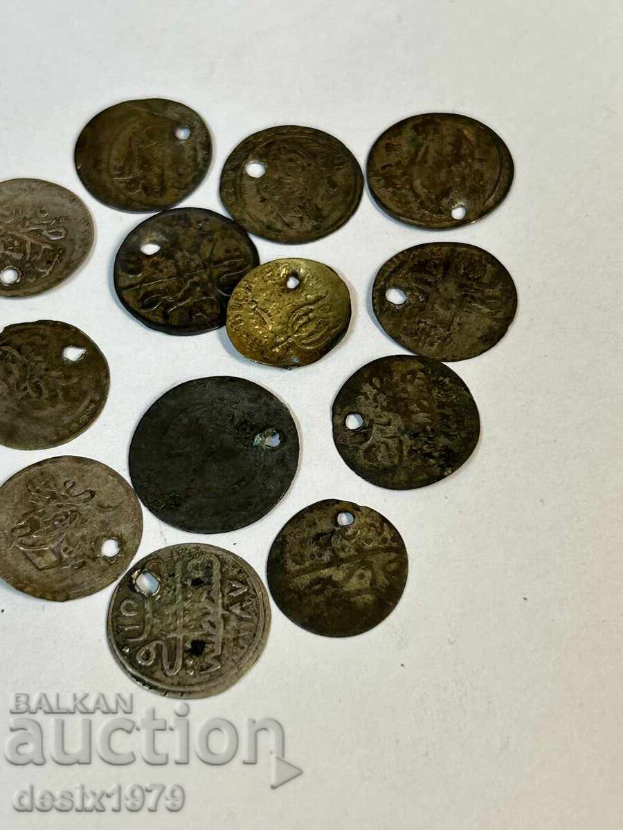 Licitație Lot de 13 monede pentru bijuterii Licitație Lot de 13 monede pentru bijuterii