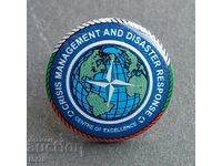 Emblemă: NATO. Centrul de gestionare a crizelor și răspuns rapid