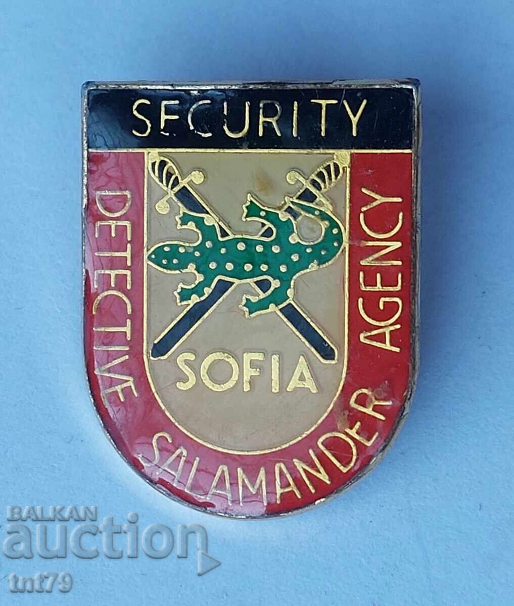 Insigna: Salamander Detective Agency – Sofia (mic). Insigna: Salamander Detective Agency – Sofia (mic).