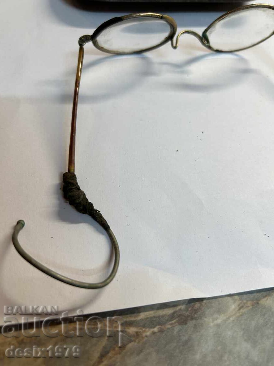 Licitație Ochelari din vremea țarilor Licitație Ochelari din vremea țarilor