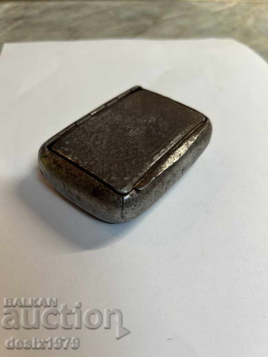 Много стара метална кутийка с цена 3.60 лв. | € 1.84 Много стара метална кутийка с цена 3.60 лв. | € 1.84