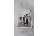 Fotografie Un tânăr și o fată pe malul mării