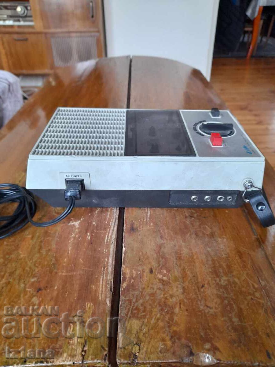 Auction Old cassette player Life P-71AC Auction Old cassette player Life P-71AC