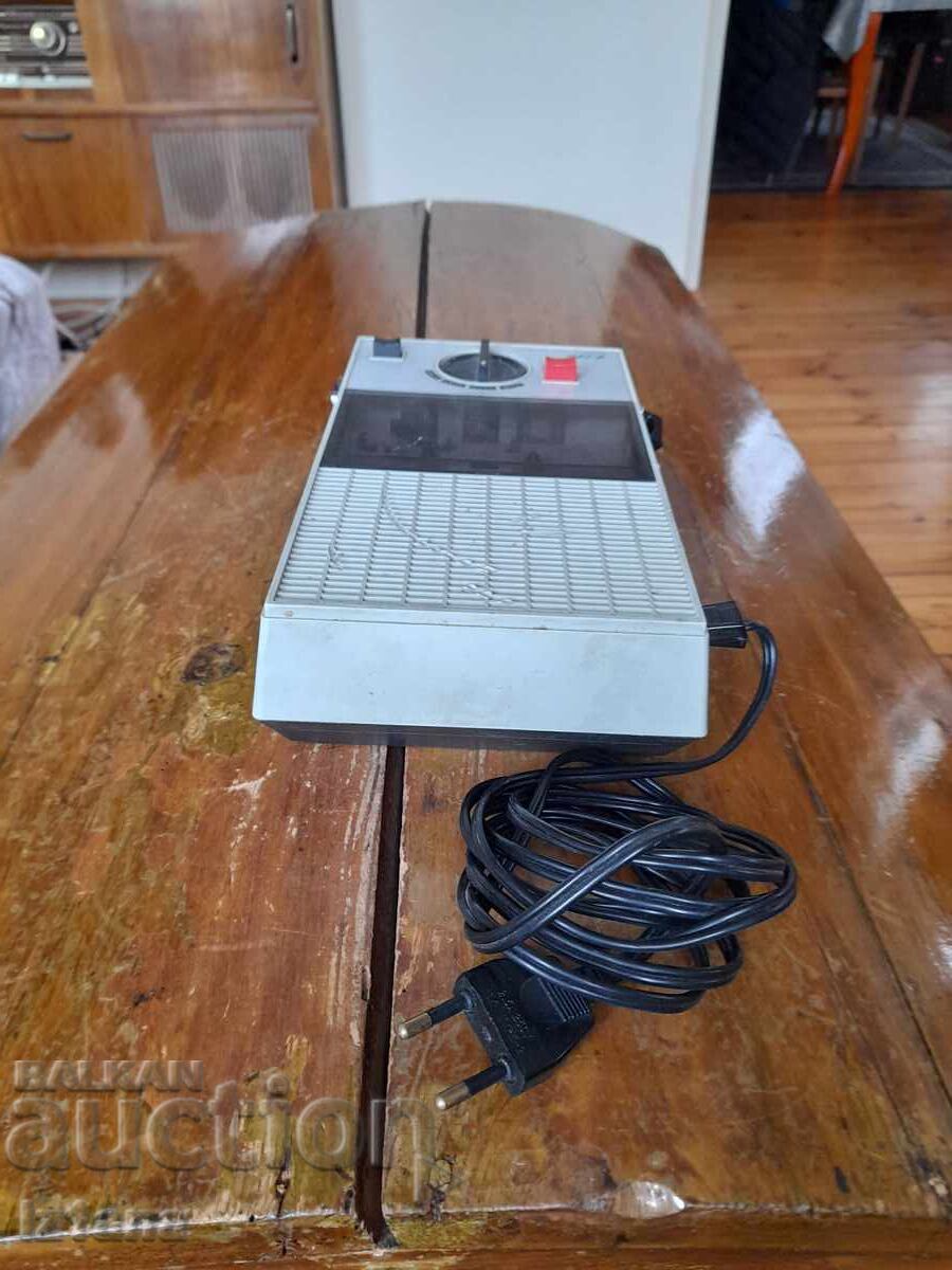 Delivery of Old cassette player Life P-71AC Delivery of Old cassette player Life P-71AC