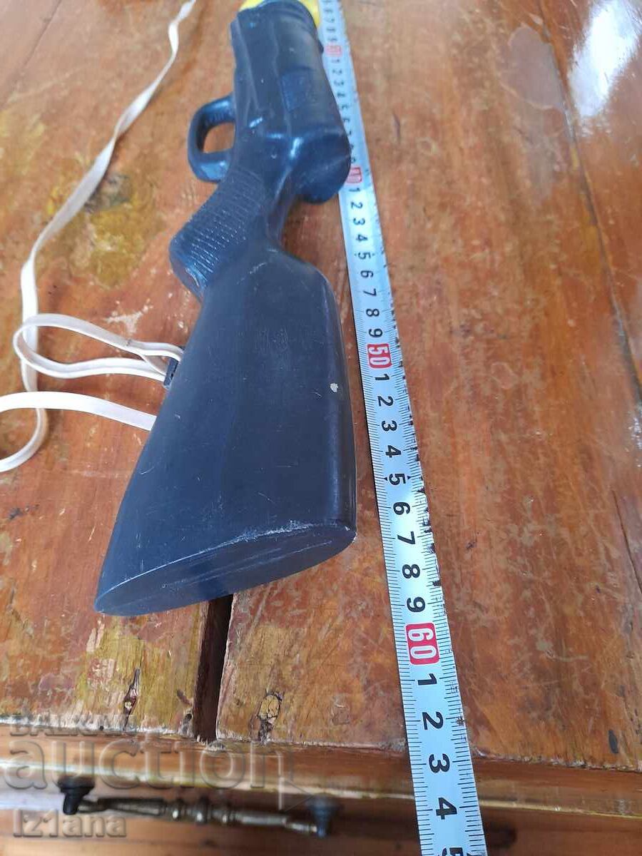 Παράδοση Ένα παλιό παιδικό παιχνίδι, ένα τουφέκι