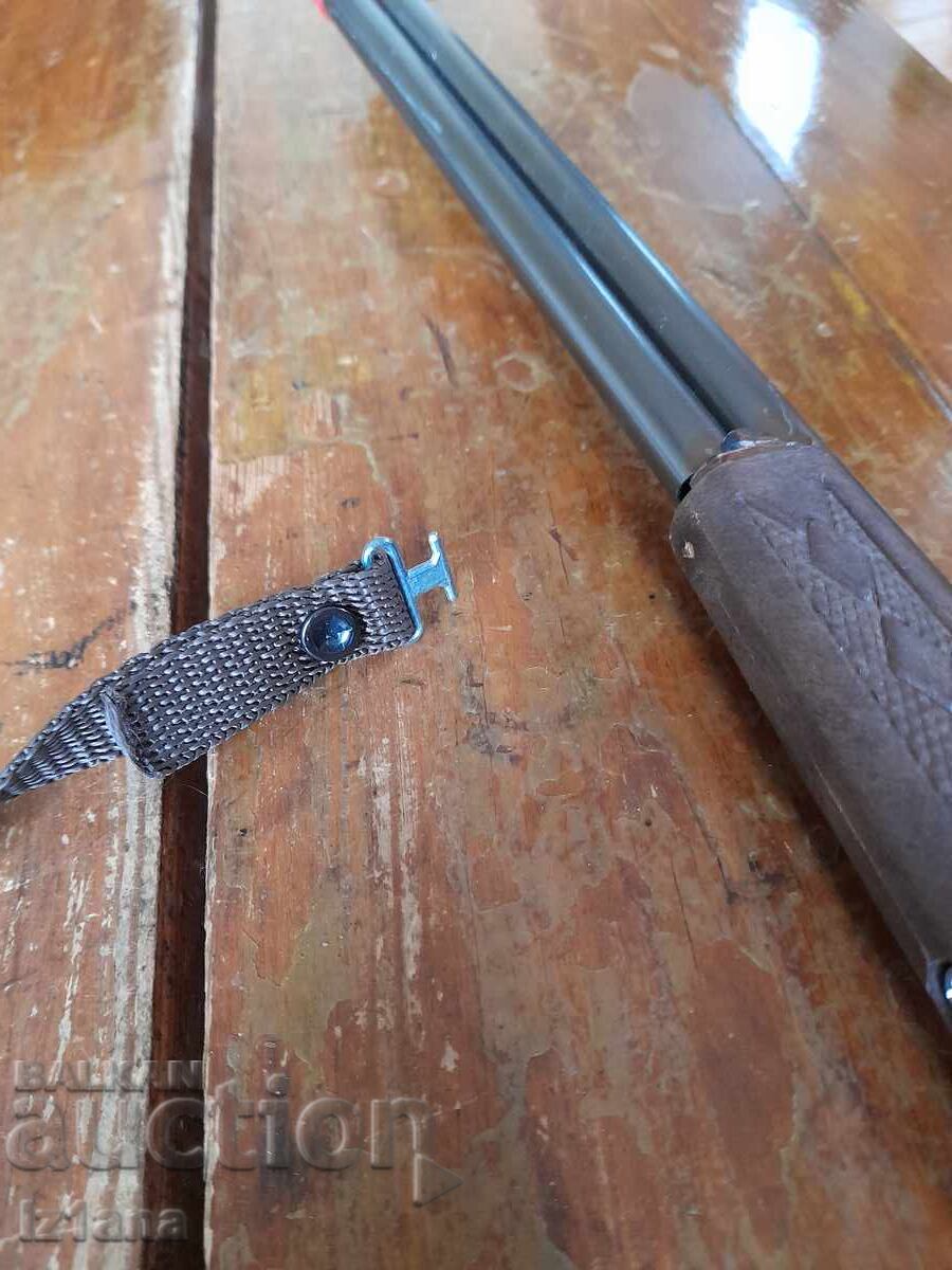 Delivery of Old children's toy, rifle