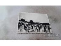 Φωτογραφία Βάρνα Άνδρες, γυναίκες και παιδιά στην παραλία