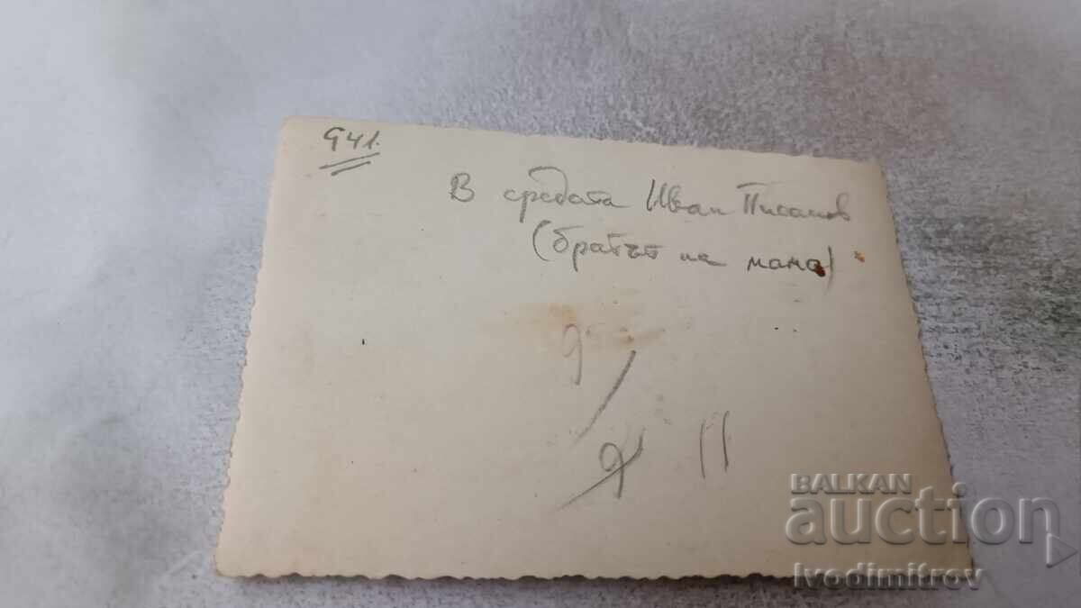 Снимка Трима мъже легнали на плажа 1941 с цена 2.35 лв. | € 1.20 Снимка Трима мъже легнали на плажа 1941 с цена 2.35 лв. | € 1.20