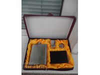 Set sticlă, cană, dozator și tabacheră metalice noi