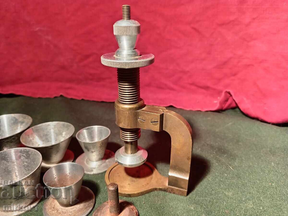 Delivery of An old watchmaking tool