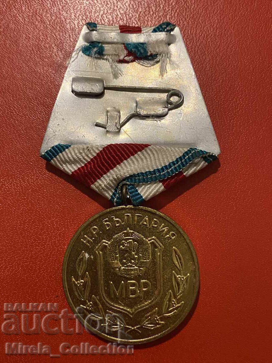 Доставка на Юбилеен медал 25 години органи на МВР 1969 г.