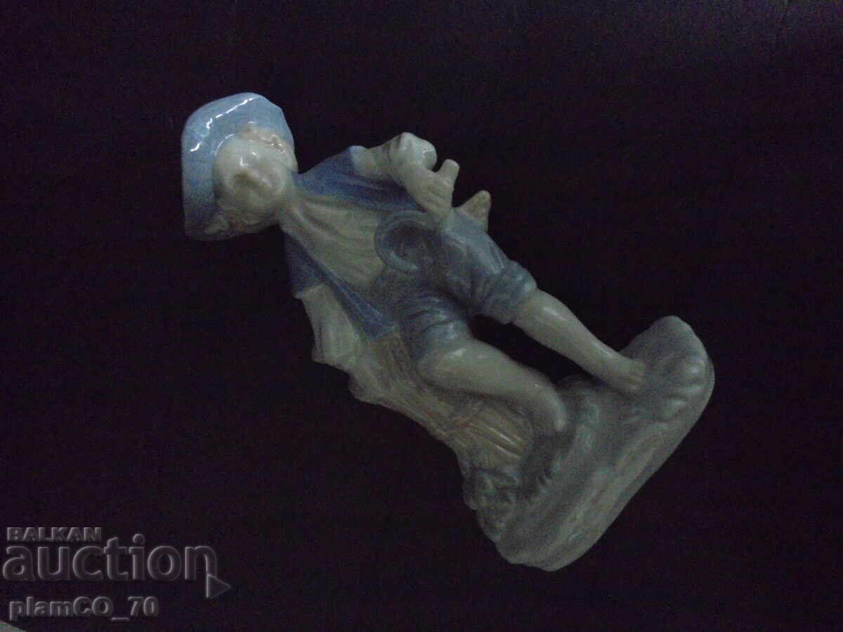 №*8329 Figurina veche din porțelan - 7 №*8329 Figurina veche din porțelan - 7