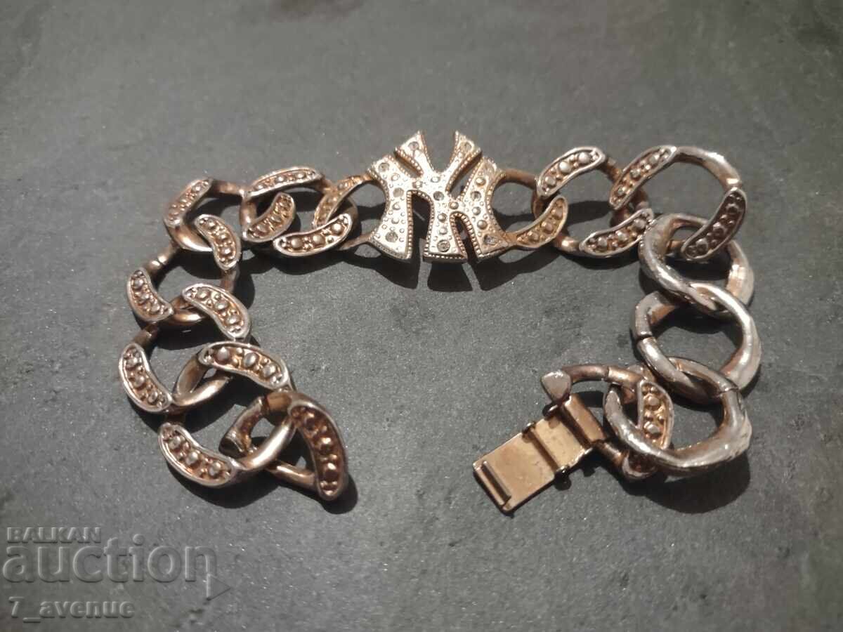 Brățară, interesantă, cu motive diferite 20.10.25 cu preț 49.00 BGN | € 25.05