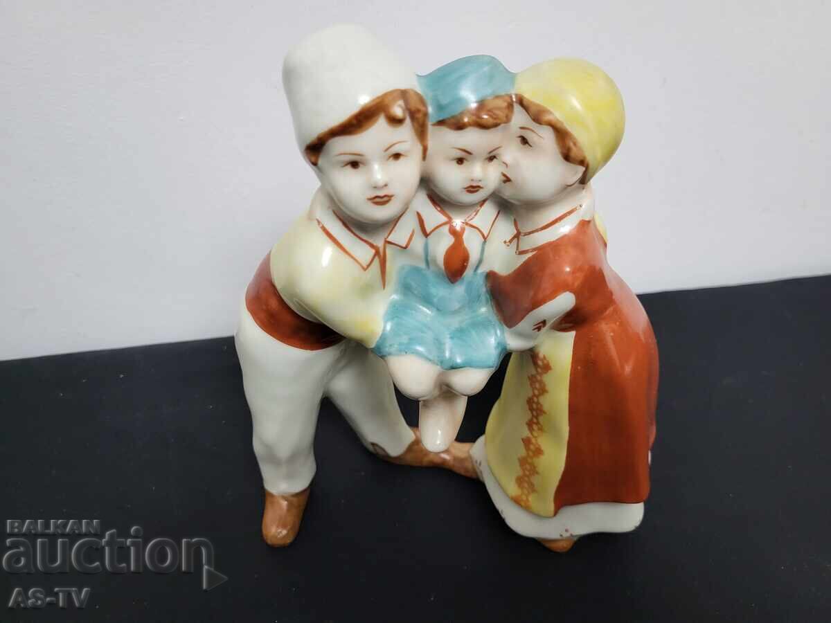 Porcelain figurine with price 100.00 BGN | € 51.13 Porcelain figurine with price 100.00 BGN | € 51.13
