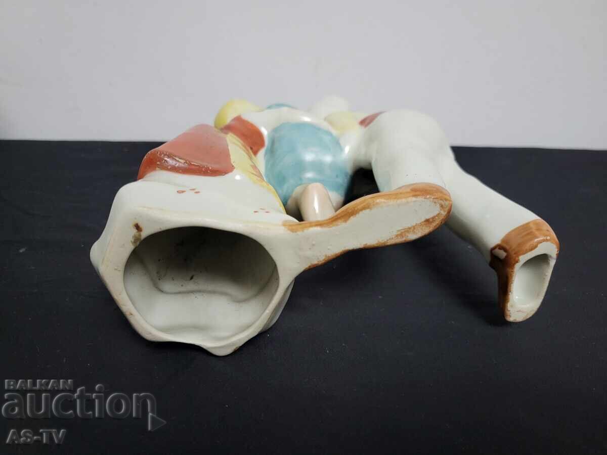 Delivery of Porcelain figurine Delivery of Porcelain figurine