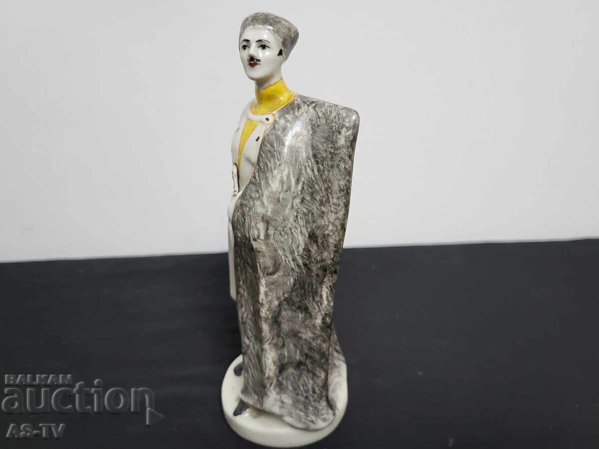 Porcelain figurine with price 100.00 BGN | € 51.13 Porcelain figurine with price 100.00 BGN | € 51.13