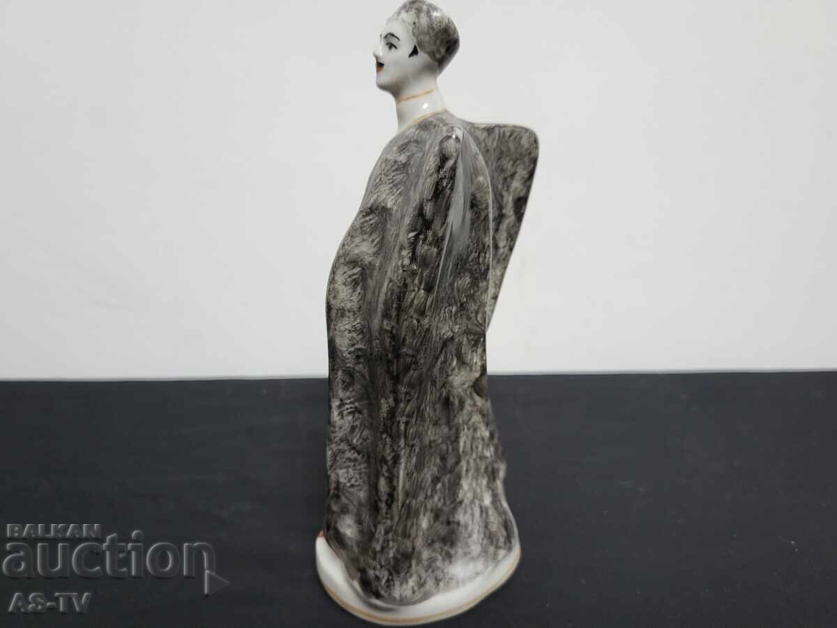 Auction Porcelain figurine Auction Porcelain figurine