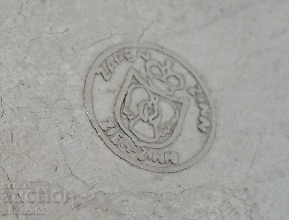 Доставка на Калаен пепелник в оригинална опаковка.