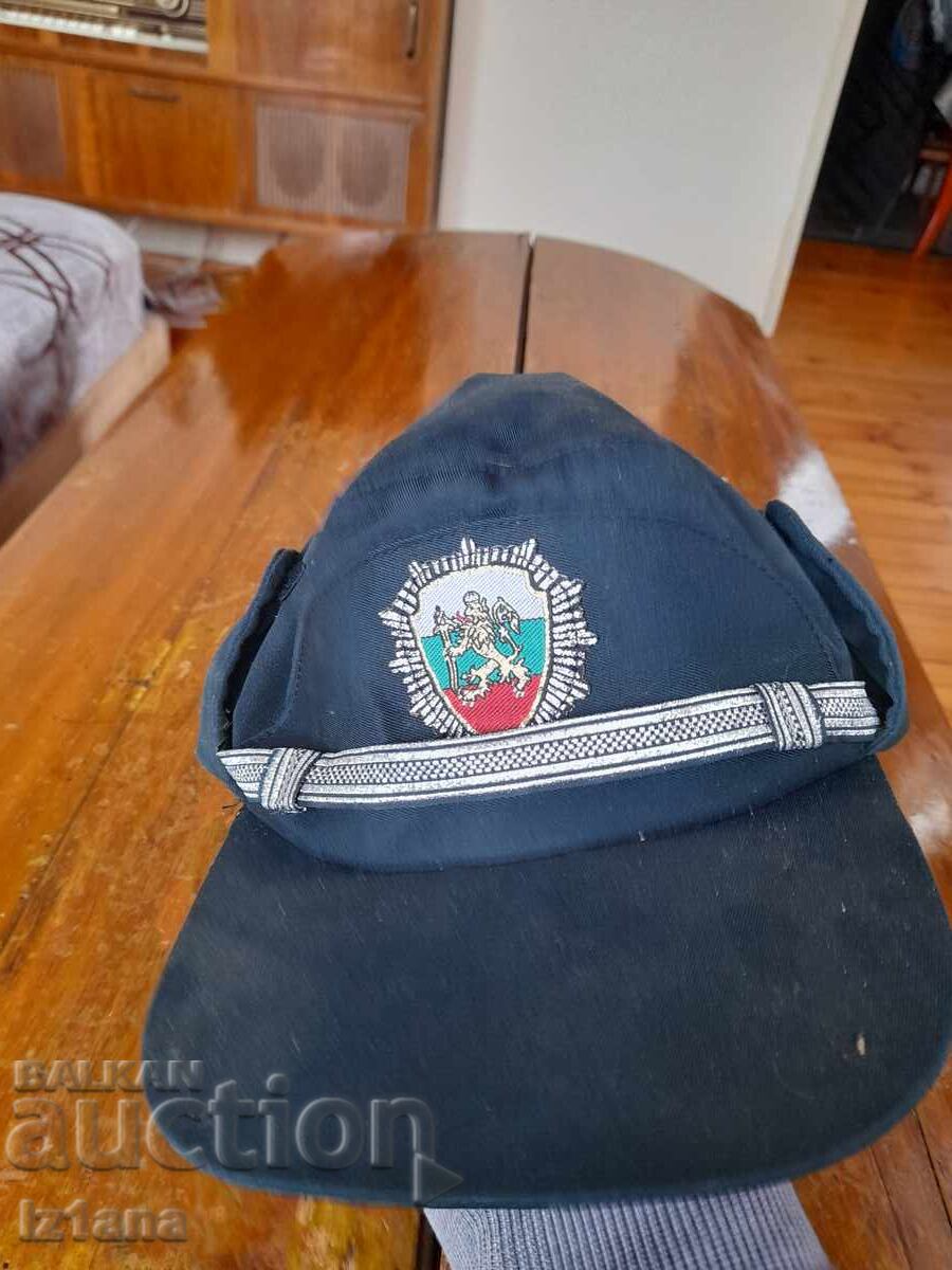 Шапка МВР с цена 35.00 лв. | € 17.90 Шапка МВР с цена 35.00 лв. | € 17.90