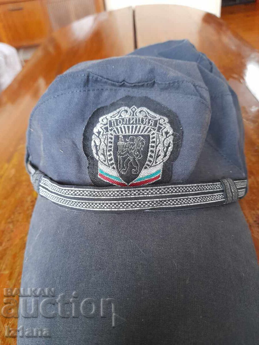 Palarie veche de politie, palarie de politie cu preț 32.00 BGN | € 16.36 Palarie veche de politie, palarie de politie cu preț 32.00 BGN | € 16.36