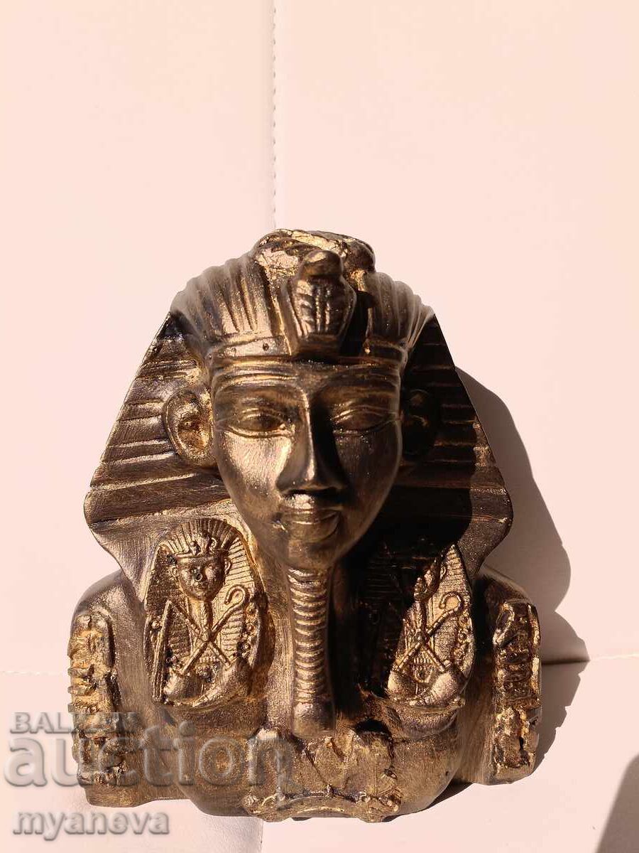 Auction  Tutankhamun, Egyptian statuette with rich ornamentation