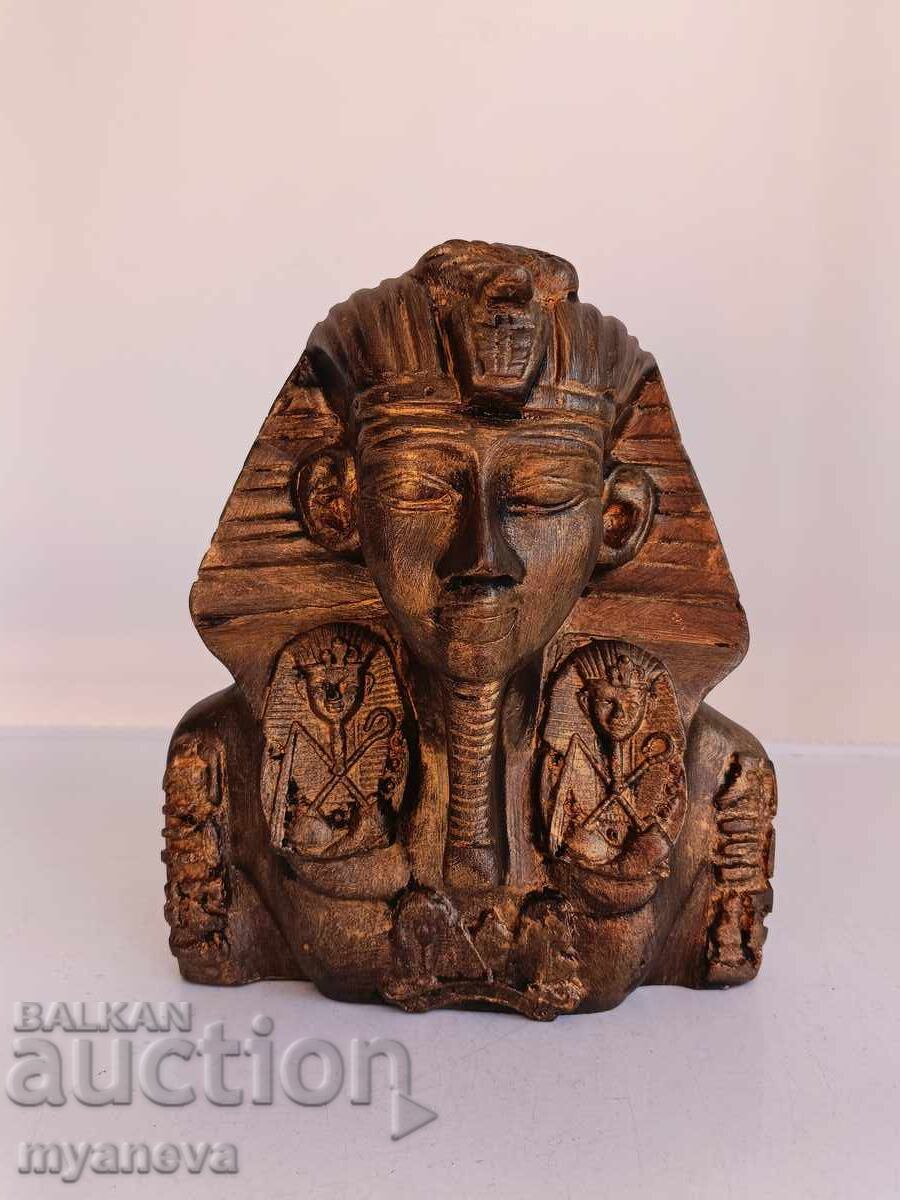 Tutankhamun, Egyptian statuette with rich ornamentation