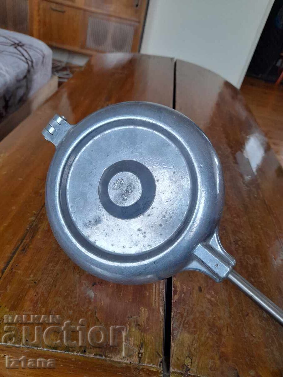 Παλιό σκεύος, φόρμα για ψήσιμο γλυκών, Μανιτάρια με τιμή 75.00 BGN | € 38.35 Παλιό σκεύος, φόρμα για ψήσιμο γλυκών, Μανιτάρια με τιμή 75.00 BGN | € 38.35