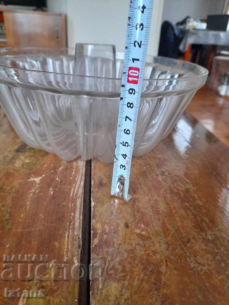 Παλιά γυάλινη φόρμα για κέικ με τιμή 45.00 BGN | € 23.01