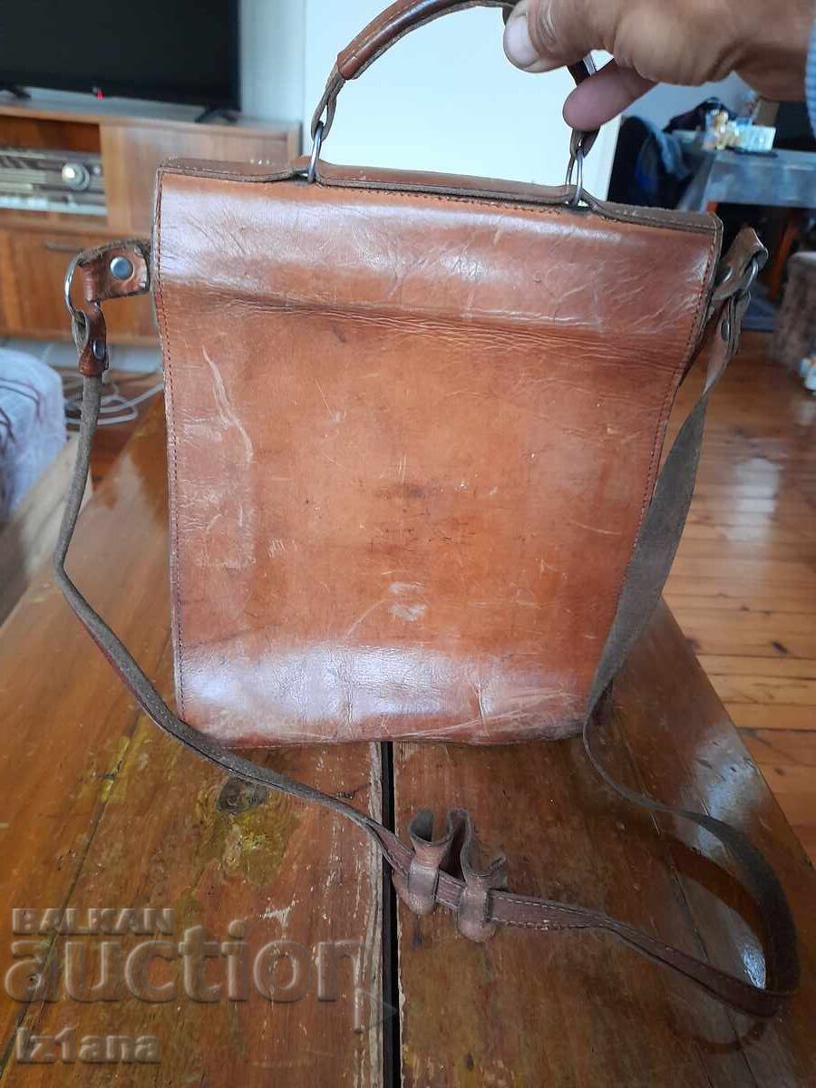 Livrarea Geanta veche din piele Livrarea Geanta veche din piele