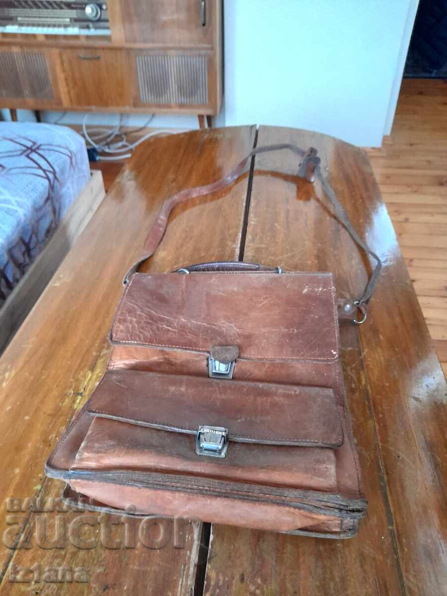 Geanta veche din piele Geanta veche din piele