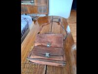 Geanta veche din piele