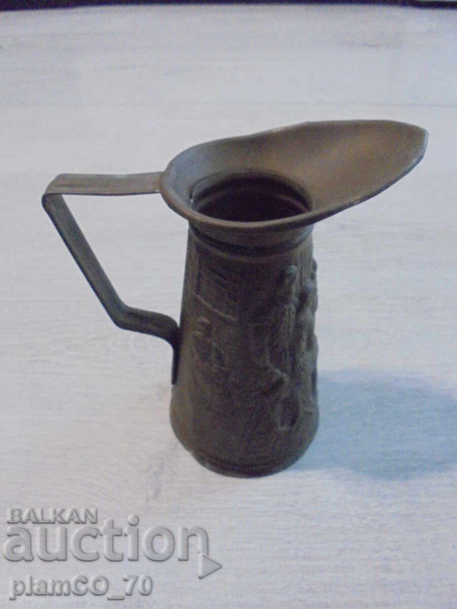 №*8330 Cană veche metalică / din tablă cu ornamente în relief cu preț € 7.50 | 14.67 BGN