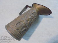 №*8330 Cană veche metalică / din tablă cu ornamente în relief