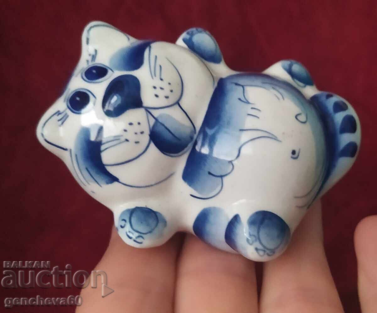 Руски порцеланови фигури Лазурит котка и кученца,маркировка с цена 35.00 лв. | € 17.90 Руски порцеланови фигури Лазурит котка и кученца,маркировка с цена 35.00 лв. | € 17.90