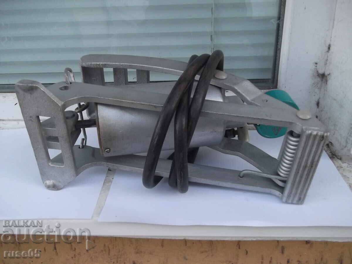 Доставка на Помпа крачна с манометър лята съветска работеща Доставка на Помпа крачна с манометър лята съветска работеща