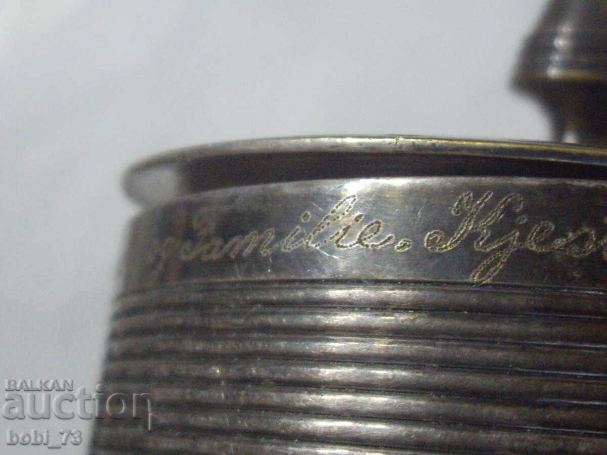 Auction Old can from 1920 Auction Old can from 1920