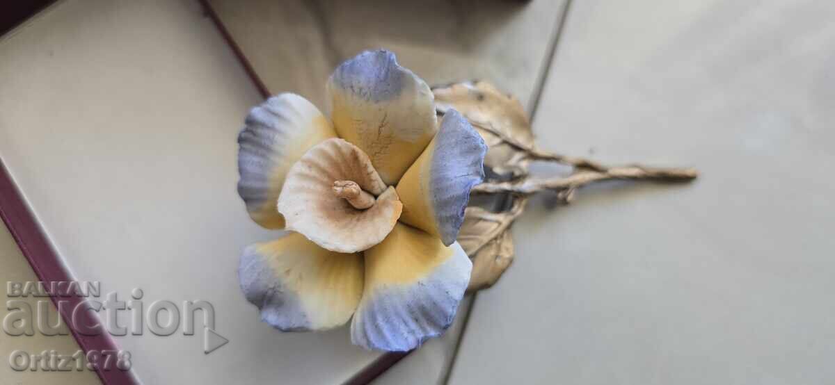 Porțelan vintage cu metal, raritate, 1950 cu preț 42.00 BGN | € 21.47 Porțelan vintage cu metal, raritate, 1950 cu preț 42.00 BGN | € 21.47