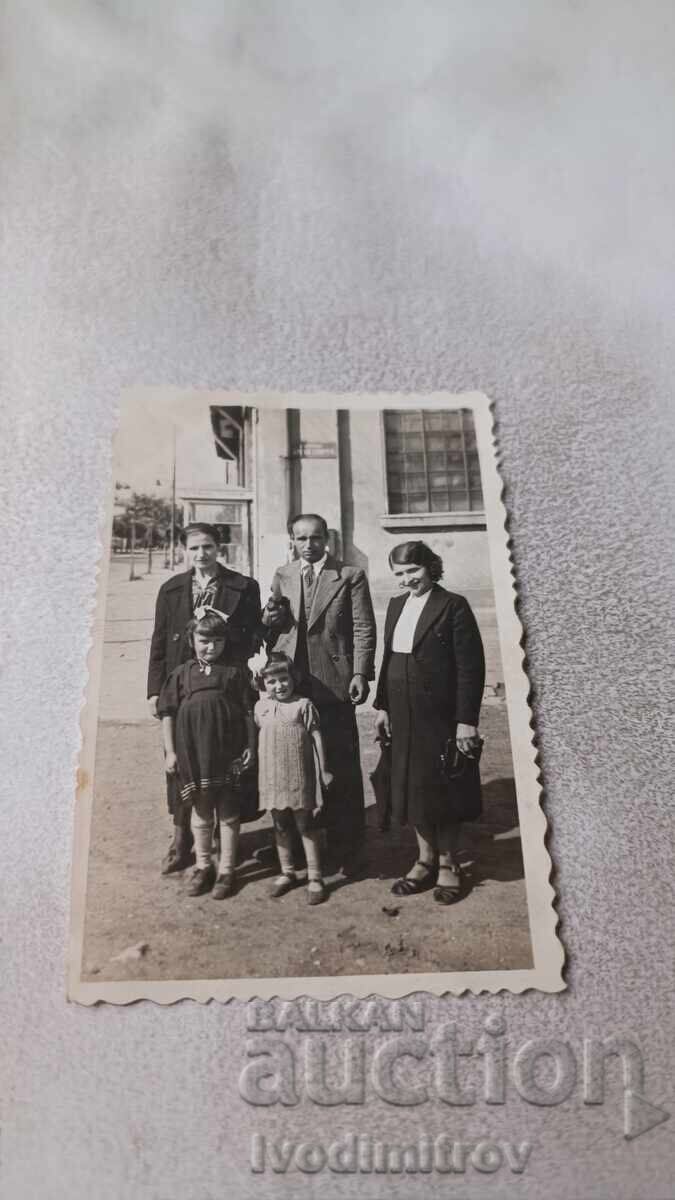 Photo Sofia Man two women and two girls on the street