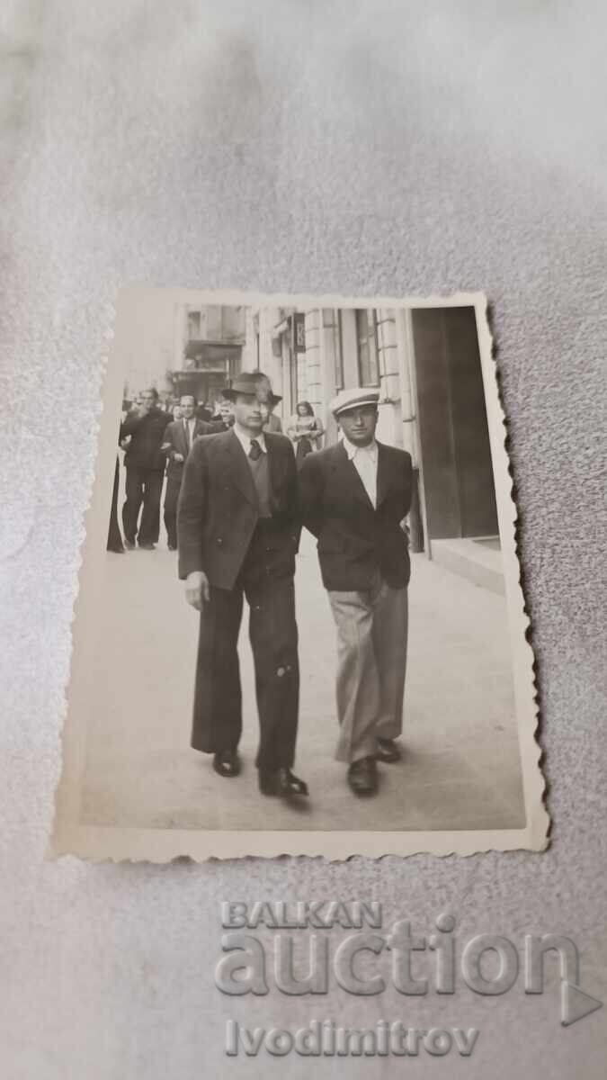 Foto Sofia Doi bărbați la plimbare