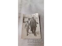 Foto Sofia Bărbat și fată la plimbare