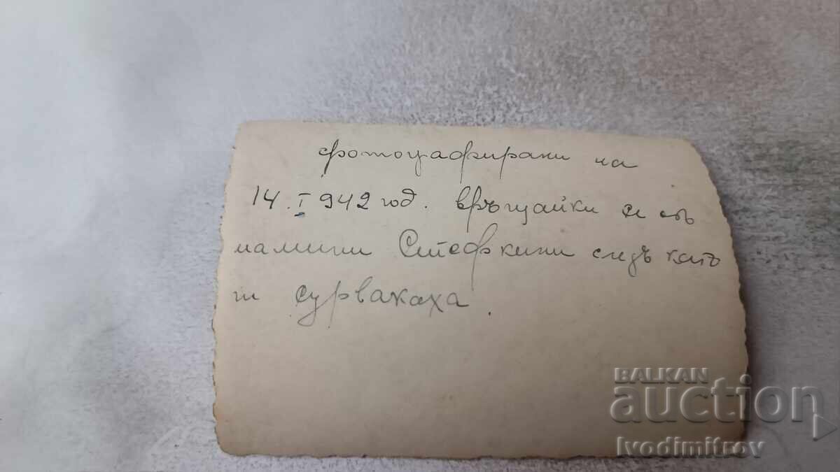 Φωτογραφία Σόφιας: Γυναίκα και δύο κορίτσια σε χειμερινή βόλτα με τιμή 1.85 BGN | € 0.95 Φωτογραφία Σόφιας: Γυναίκα και δύο κορίτσια σε χειμερινή βόλτα με τιμή 1.85 BGN | € 0.95