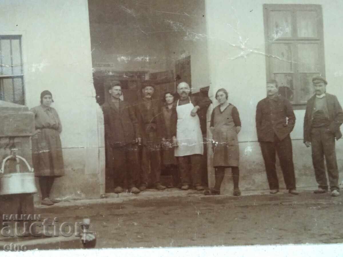 Παράδοση ΒΑΣΙΛΙΚΗ ΦΩΤΟΓΡΑΦΙΑ, ΕΤΡΟΠΟΛΕ - ΓΑΛΑΚΤΟΚΟΜΙΚΗ ΕΤΑΙΡΕΙΑ "ΜΙΚΡΟΣ ΙΣΚΑΡ"