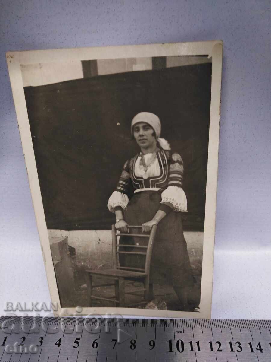 1938G. FOTOGRAFIE REGALĂ, COSTUM POPULAR cu preț 10.00 BGN | € 5.11