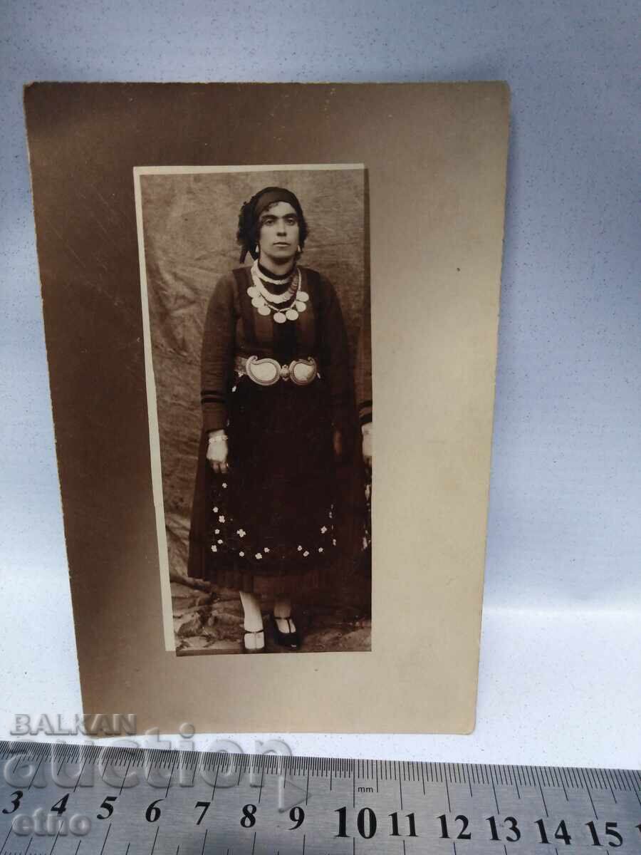 Livrarea FOTOGRAFIE REGALĂ, COSTUM POPULAR, CATARAME, BIJUTERII