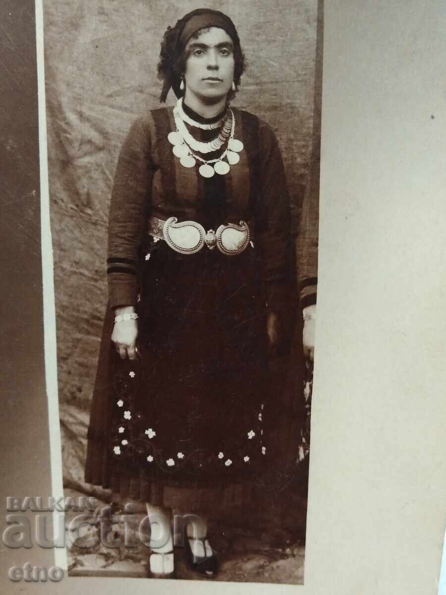 FOTOGRAFIE REGALĂ, COSTUM POPULAR, CATARAME, BIJUTERII