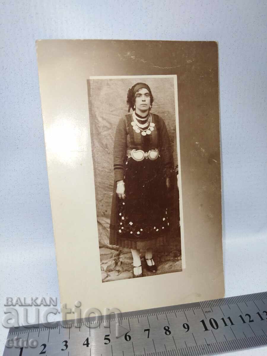 Παράδοση ΒΑΣΙΛΙΚΗ ΦΩΤΟΓΡΑΦΙΑ, ΦΟΡΕΣΙΑ, ΠΑΦΤΕΣ, κοσμήματα Παράδοση ΒΑΣΙΛΙΚΗ ΦΩΤΟΓΡΑΦΙΑ, ΦΟΡΕΣΙΑ, ΠΑΦΤΕΣ, κοσμήματα